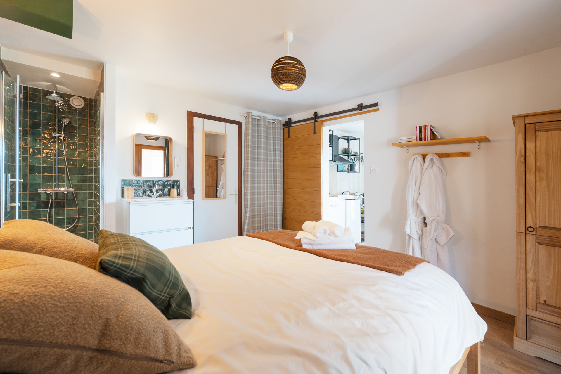 chambre-airbnb-gerardmer-decoration-miela