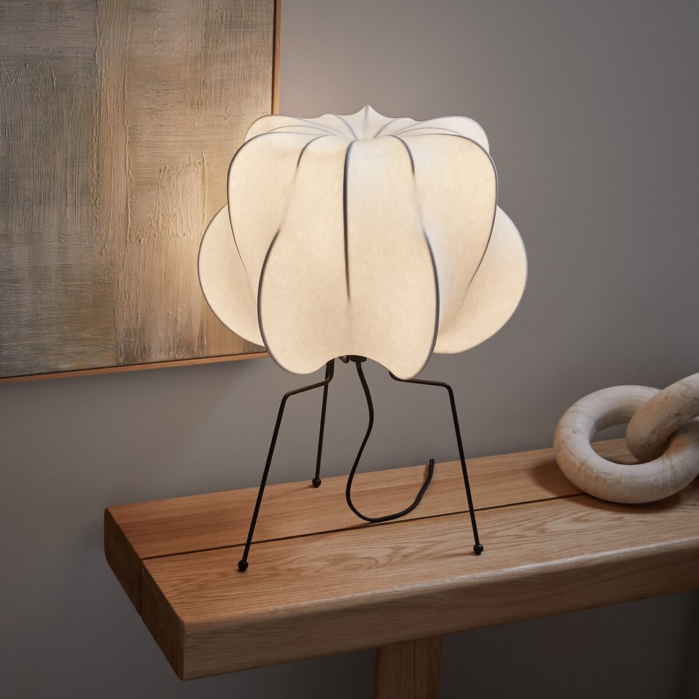Lampe à poser en métal et résine blanche au design contemporain, modèle Oï
